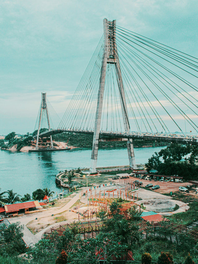 🏖️🌆 City Meets Sea: Batam Waterfront Walk 🌇✨
