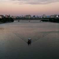 Golden Reflections on the Gan River โ Ganzhou at Sunset ๐