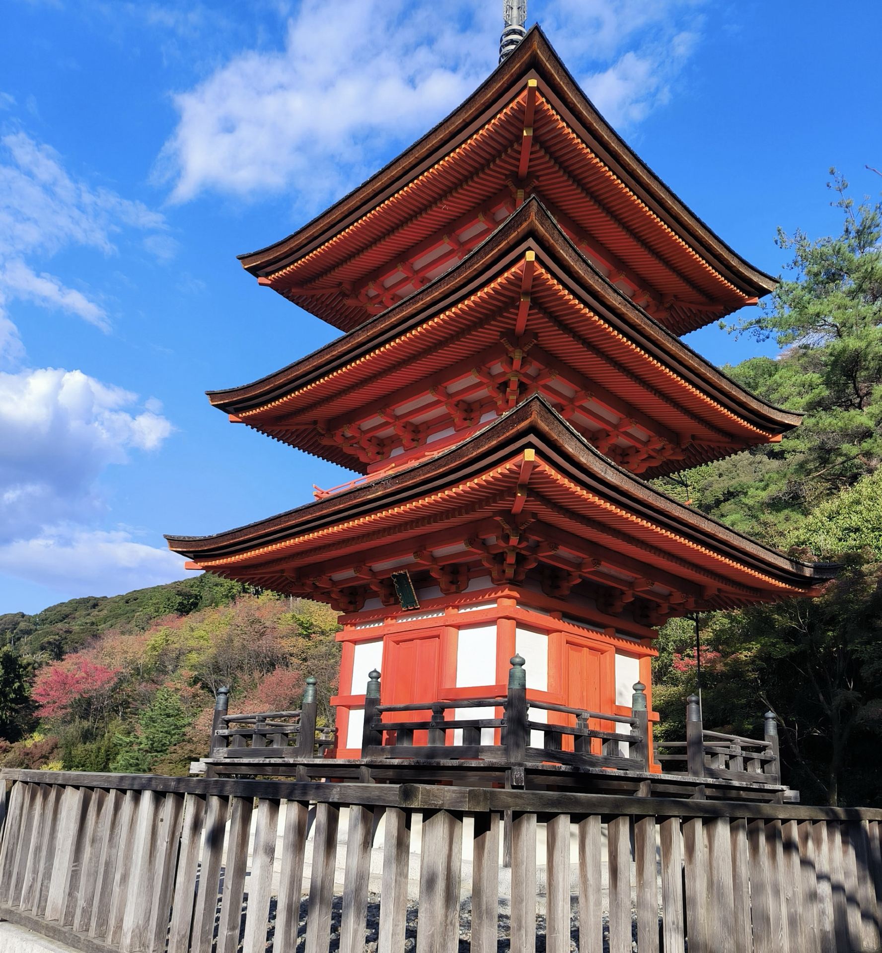 🌸 Kuil Kiyomizu-dera di Kyoto: panggung kayu yang menghadap kota, air suci, dan mentimun di sepanjang jalan 🇯🇵