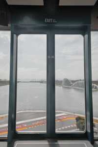 Singapore Flyer: High-altitude romance of happiness Ferris wheel.