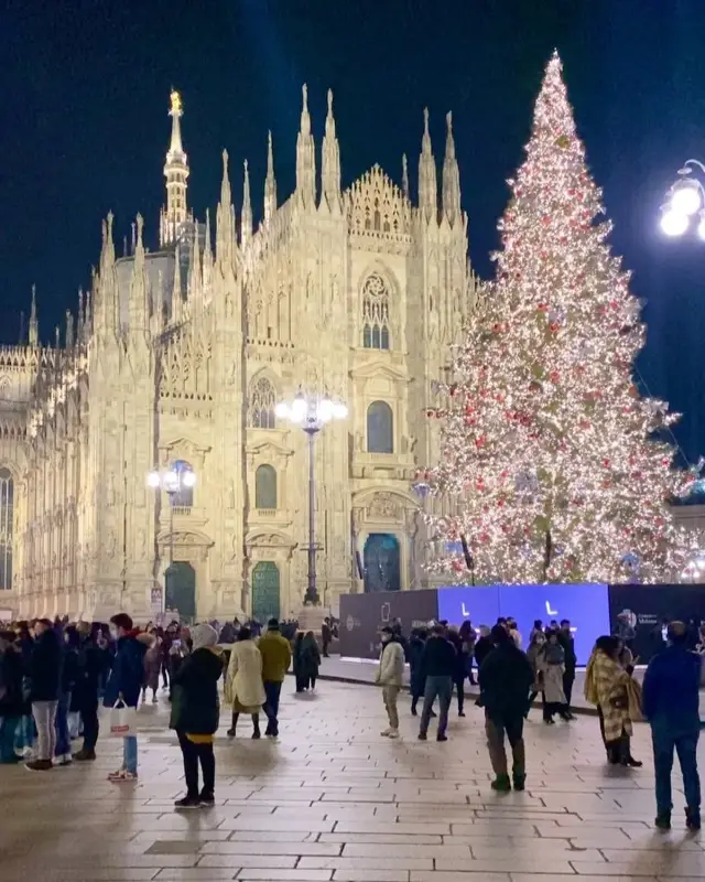 Christmas Magic in Milan: The Enchantment of the Duomo 🎄💫