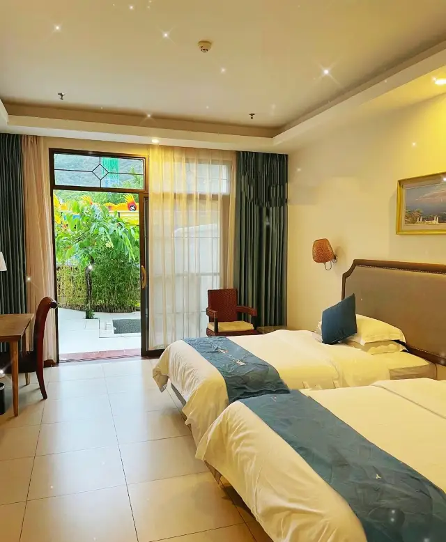Enjoy the freedom of hot springs in a large private soaking pool~ right in Heyuan!