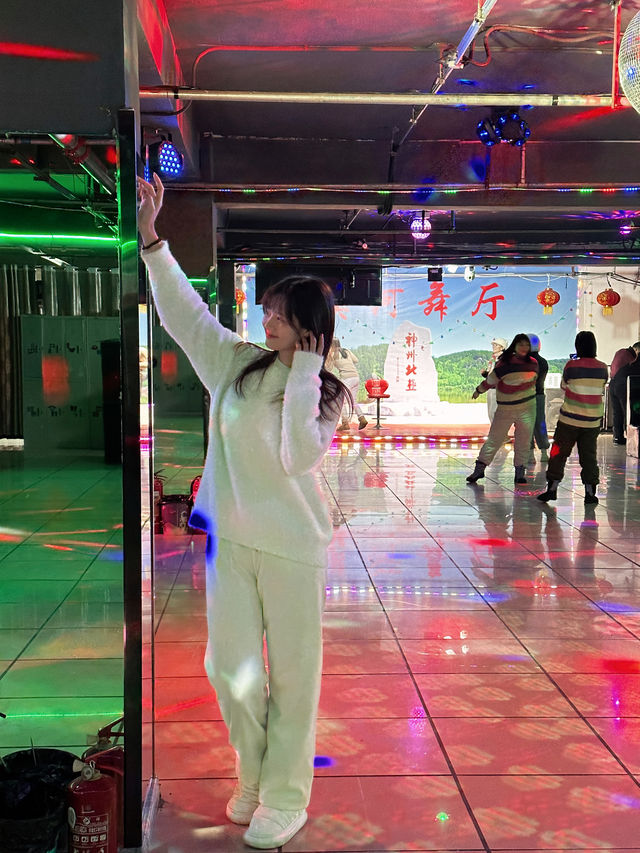三千里 偶然見過你，花園裡 有裙翩舞起