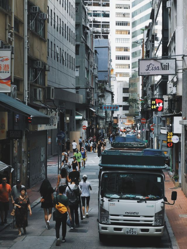 鋼鐵叢林中的迷宮巷道與傳統社區丨香港CITYWALK