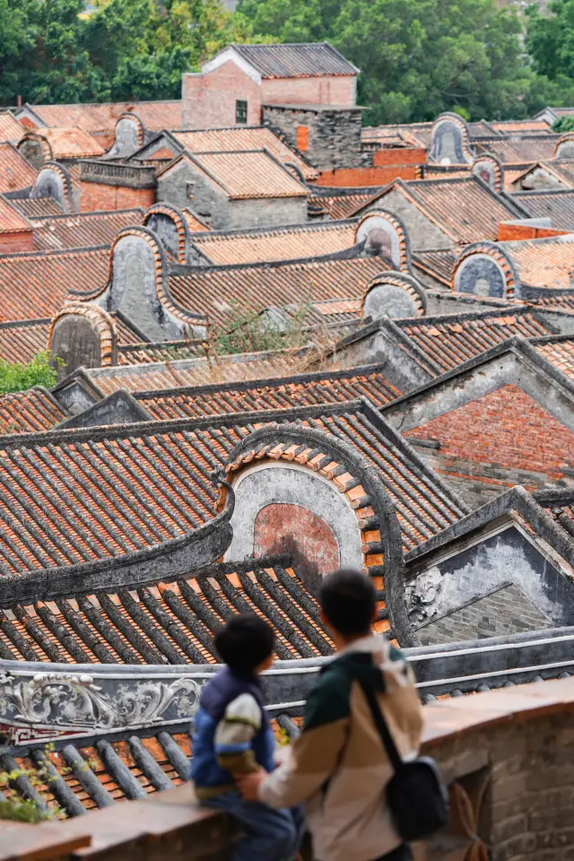 An uncommercialized ancient village that has been around for a century, even CCTV has given it a shout-out