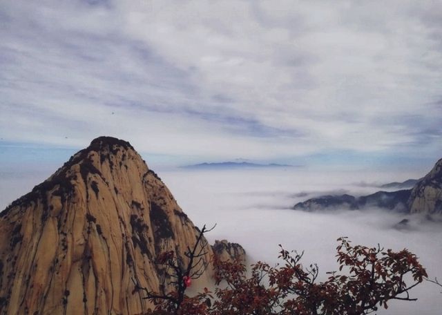 華山挑戰之旅：心靈洗禮與美景交融的難忘體驗