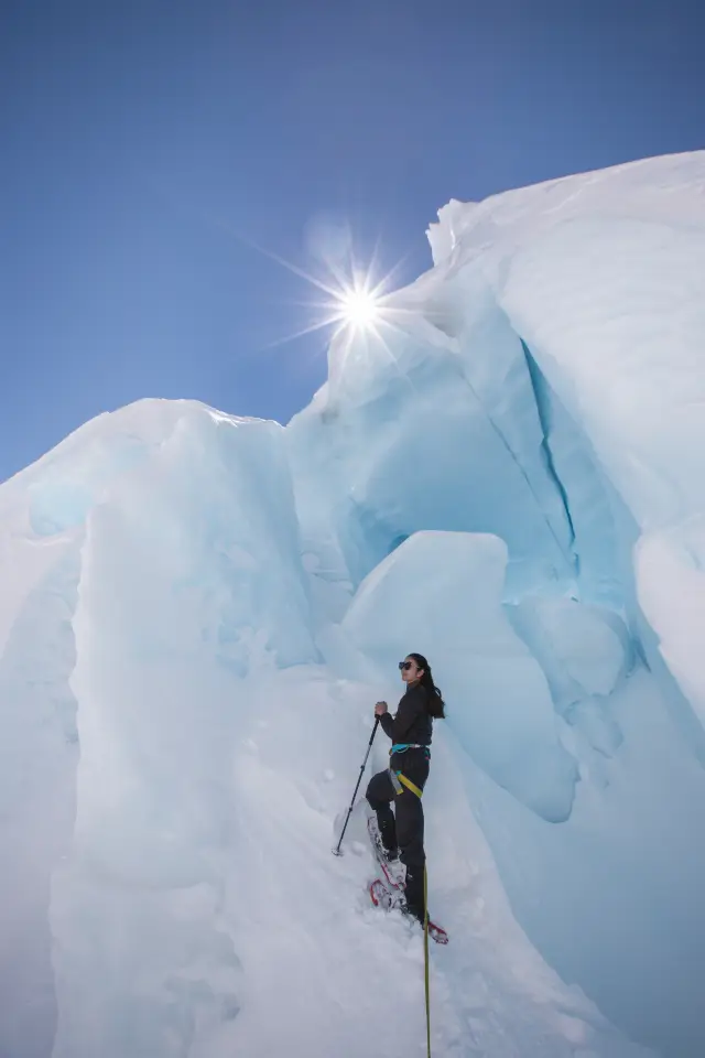 'Brave people enjoy the world first' 5hours snow mountain hiking challenge