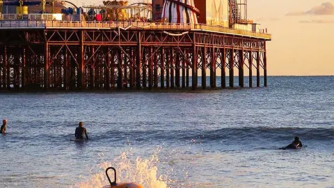 Brighton | Kunjungi tebing es krim matcha berwarna akhir pekan ini! — traveler post in Brighton dan Hove