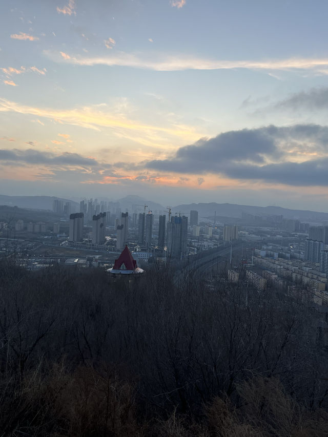 前往烏魯木齊旅遊，獨自去雅瑪里克山玩賞落日，旅遊攻略請收好