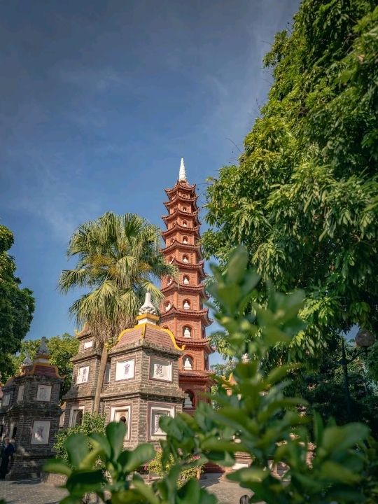 Amazing Tran Quoc Pagoda in Vietnam🇻🇳
