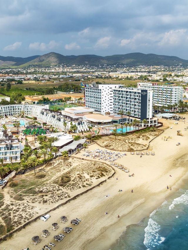 🎸✨ Ibiza's Vibrant Escape: Hard Rock Hotel Review ✨🎸
