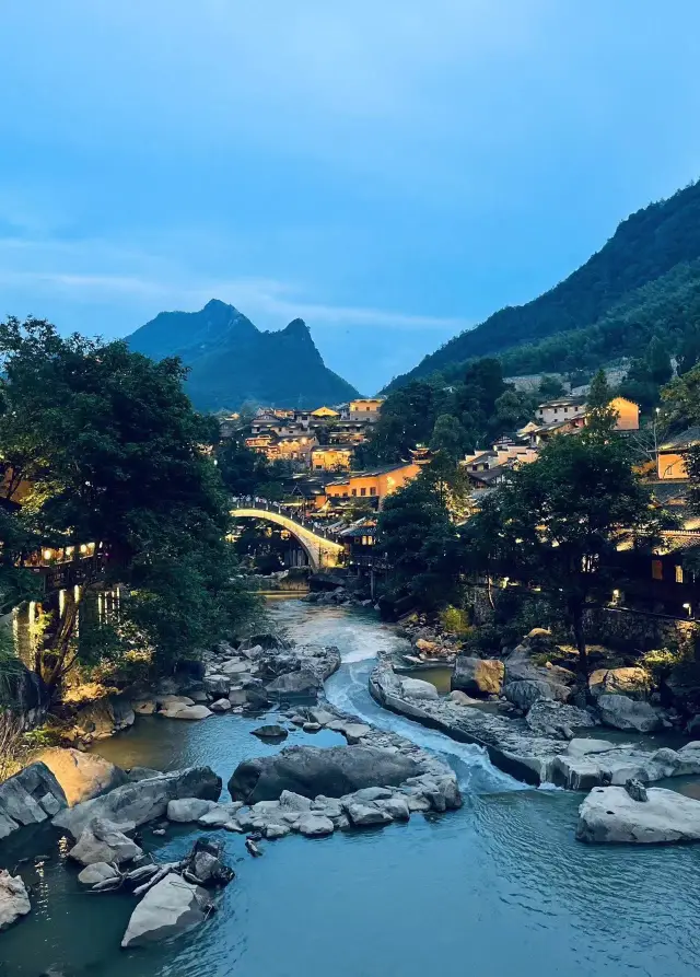 江西上饶望仙谷，一個懸掛在崖壁上的世界