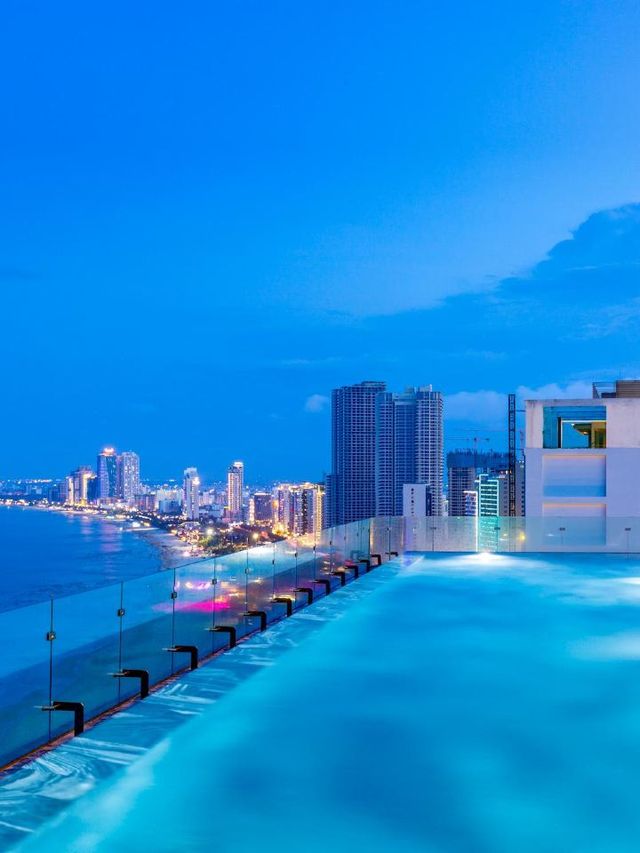 🌴 Da Nang's Seaside Escape: Peninsula Hotel 🌊