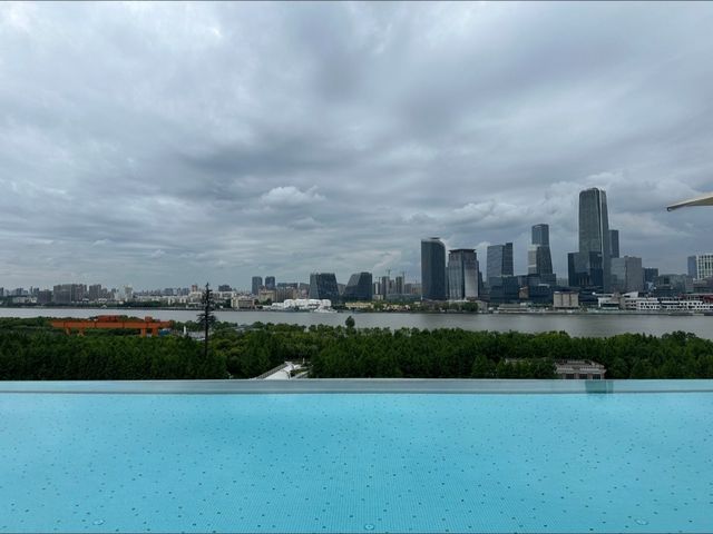 璀璨魔都，邂逅最美泳池的浪漫時光