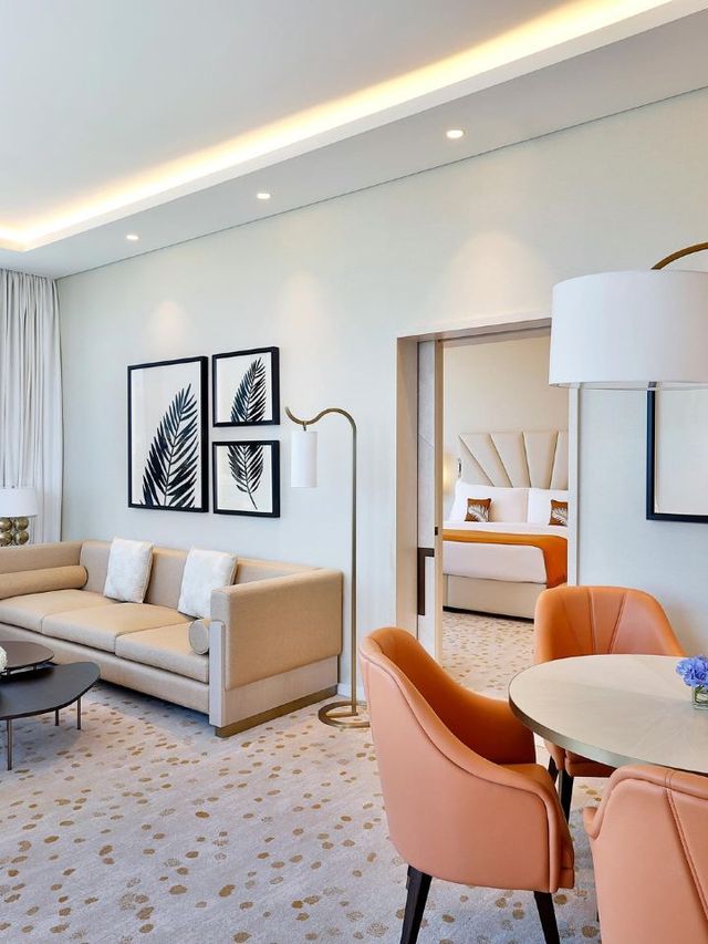 🌴🏰 Luxe Dubai Escapes: St. Regis Palm Jumeirah 🛍️🌊