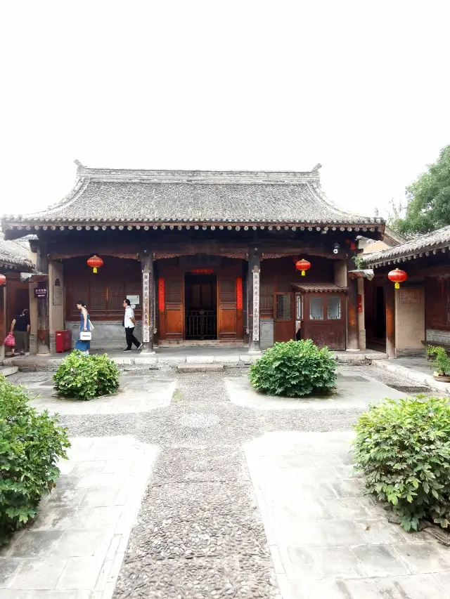 Cây kim ngân hoa trăm năm ở dinh thự của Hồ tại Thiên Thủy