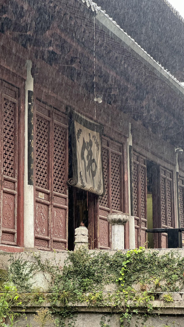 微雨天遊覽國清寺,以下是一些小貼士。