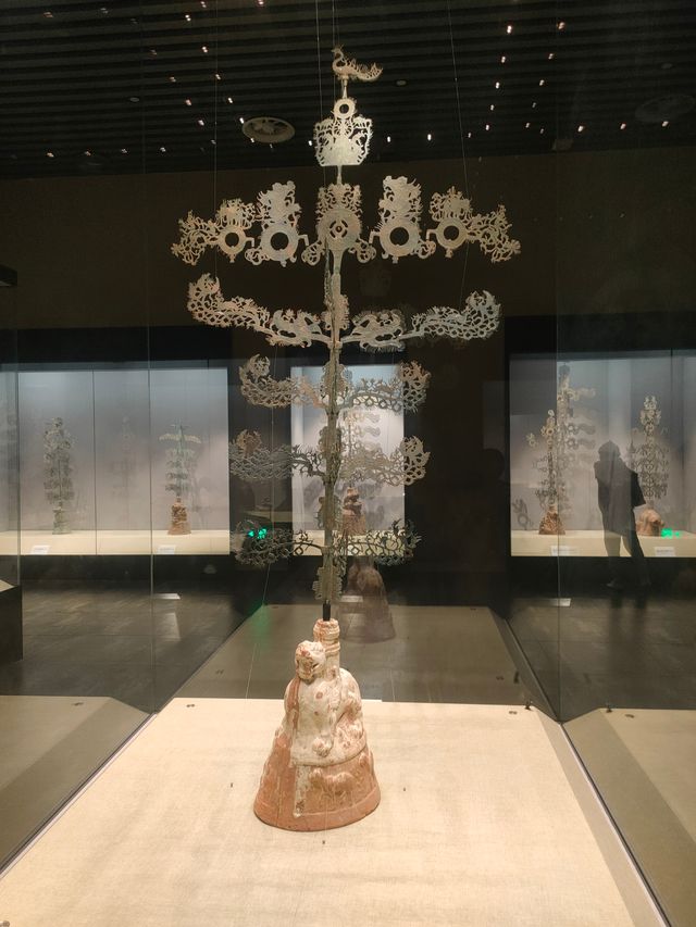 綿陽博物館搖錢樹專題展。