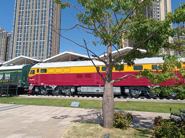 廣州鐵路博物館與濱水公園。