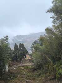 白岩山上白岩寺，立春時節春雨盛