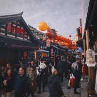 一人去旅行｜到處都是人，沙坪壩區磁器口古鎮太有年味兒了，很熱鬧