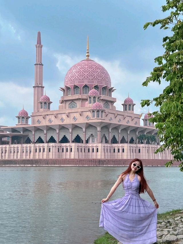 Pink Mosque in Putrajaya Malaysia is so Charming❤️