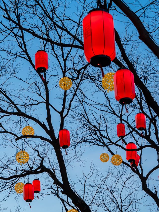 元宵賞燈會好去處，模式口大紅燈籠高高掛
