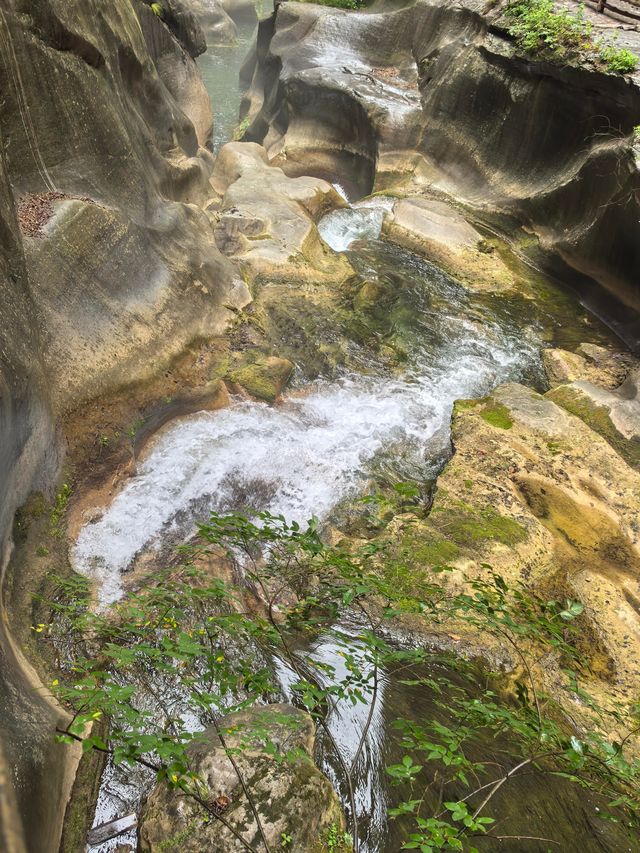 八泉峽｜落日為印，蓋在山水的落款處