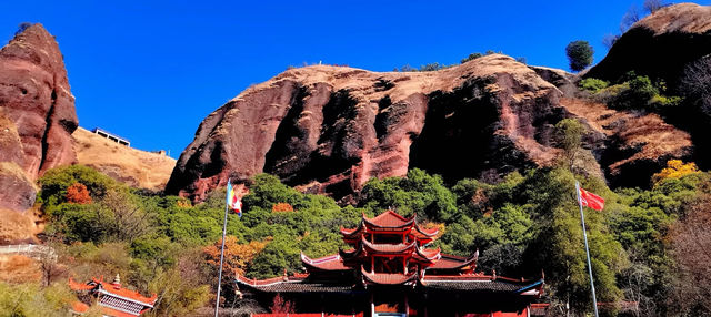鹽源公母山｜丹霞秘境裡的神仙眷侶，隨手拍都是大片！ 必去理由 "情侶山"在線發糖！億年CP