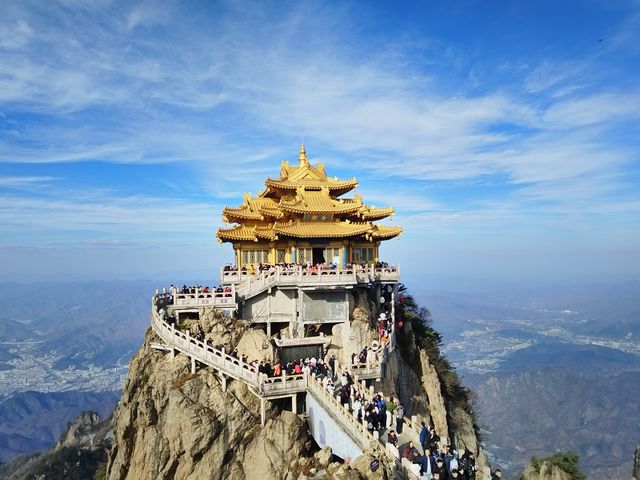 老君仙山，紫氣呈祥