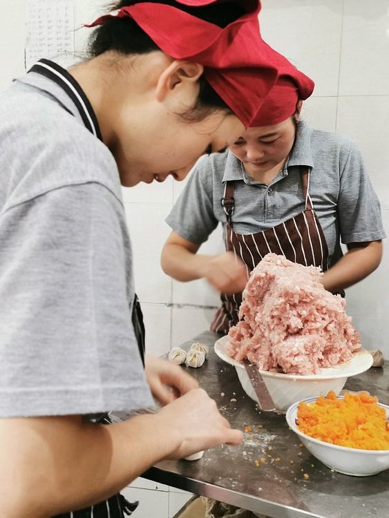 Shanghai Foodies: 7 Legendary Eats You’ll Regret Leaving Without Trying! 🥟🦀🔥 Shanghai Foodies: 7 Legendary Eats You’ll Regret Leaving Without Trying! 🥟🦀🔥