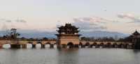 雙龍臥波,夕陽下的建水十七孔橋。