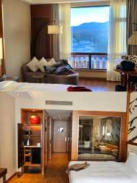 吉林長白山雪山腳下的雪景溫泉酒店