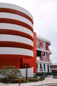 在未完成的建築裡,拍一部未來感大片