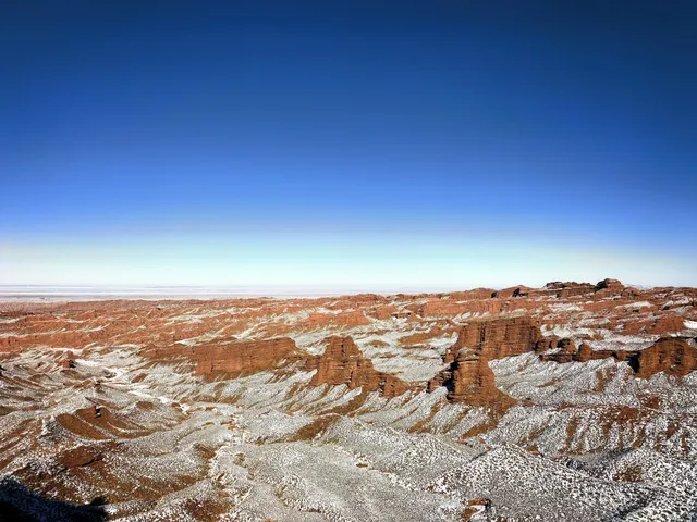 不望祁連山頂雪，錯把張掖當江南