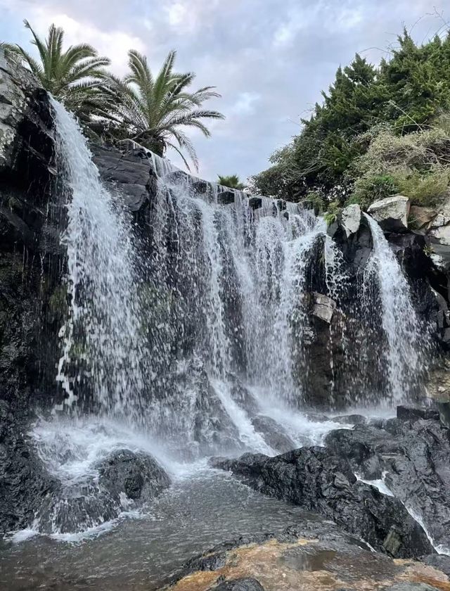 西歸鋪正房瀑布|懸崖上的銀河傾瀉 西歸鋪正房瀑布|懸崖上的銀河傾瀉