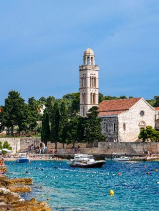 คู่มือท่องเที่ยวเกาะฮวาร์: อัญมณีแห่งทะเลเมดิเตอร์เรเนียนของโครเอเชีย