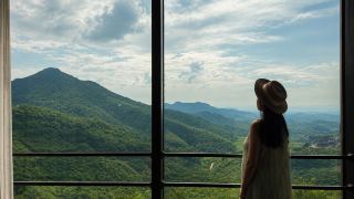1.5h from Hefei｜Stay in a cliffside private hot spring at the peak of a mine and wait for a sunset that melts gold