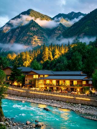 A secluded getaway! This luxury homestay hidden between mountains and rivers is absolutely stunning!!