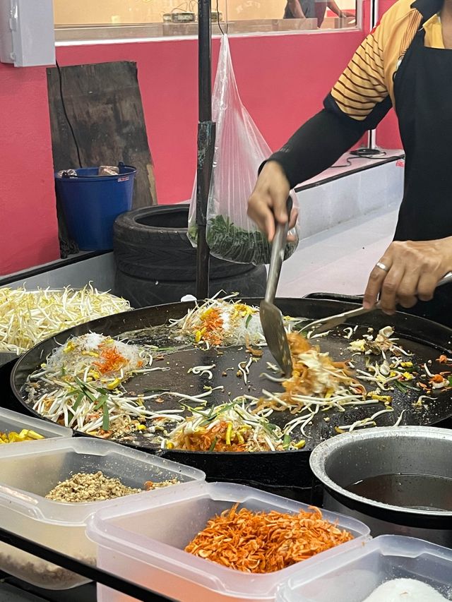 ผัดไทย หอยทอด (BTS สายหยุด ) 🦪🤍