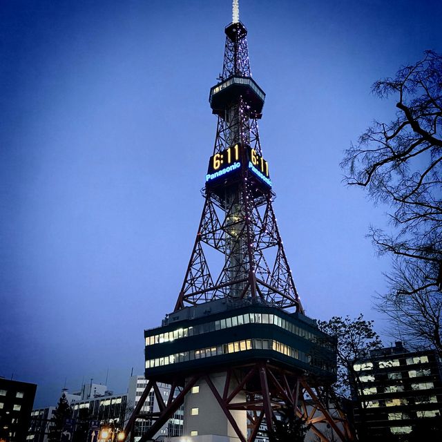 夜幕下的札幌電視塔