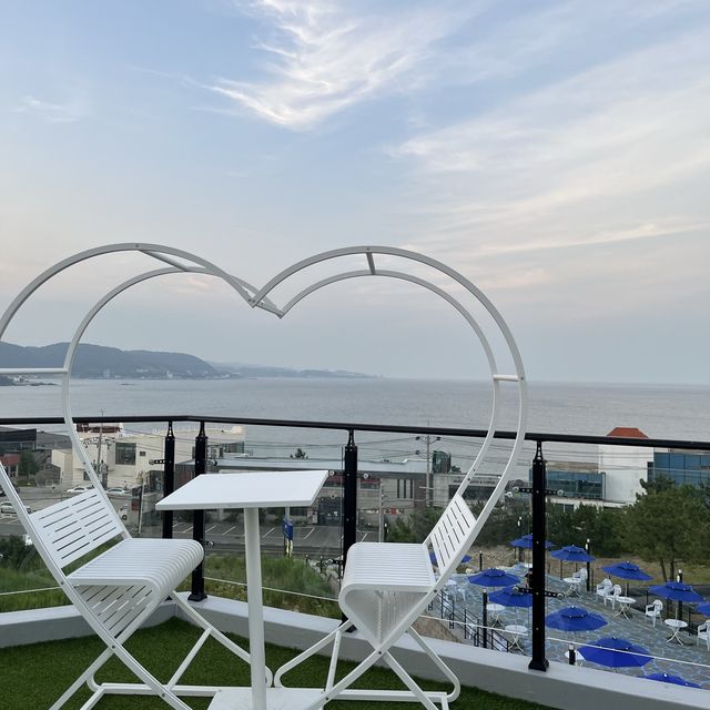 강동 몽돌해변이 보이는 오션뷰카페, 아주로마레