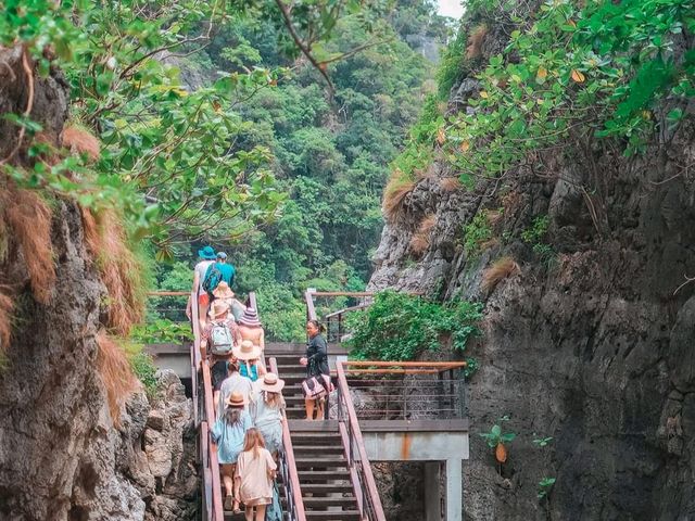 อ่าวมาหยา (Maya Bay) เกาะแสนสวย