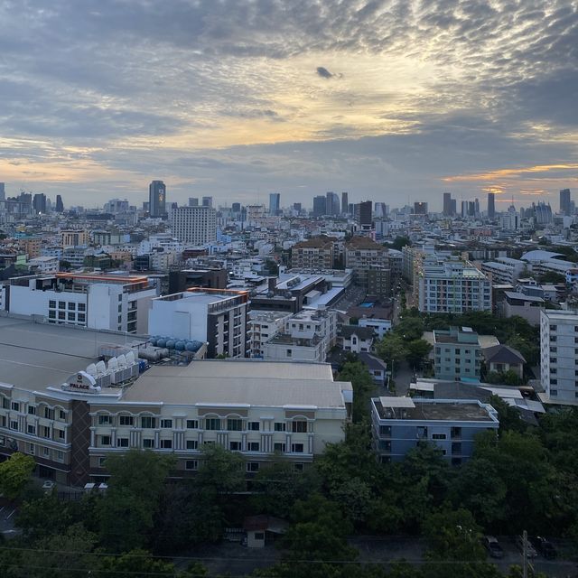 Hidden Spot สระว่ายน้ำลับๆบนชั้นรูฟทอป Graph Hotel