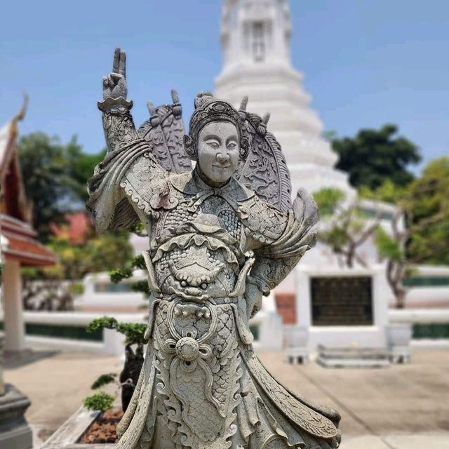 วัดหนังราชวรวิหาร วัดเก่าแก่สมัยอยุธยา