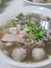 호치민 시내3군의 진한 고기육수 쌀국수 맛집 퍼호아파스퇴르