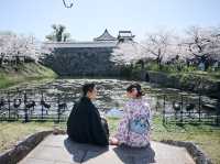 在福岡舞鶴公園拍攝櫻花🌸和服👘情侶照～