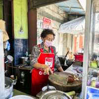 ร้านข้าวหมูกรอบ ขวัญใจคนท้ายเหมือง