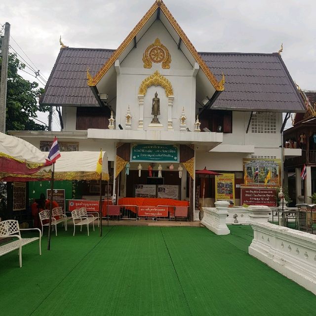 วัดทรายมูลเมือง ไหว้ขอพรท้าวเวสสุวรรณ