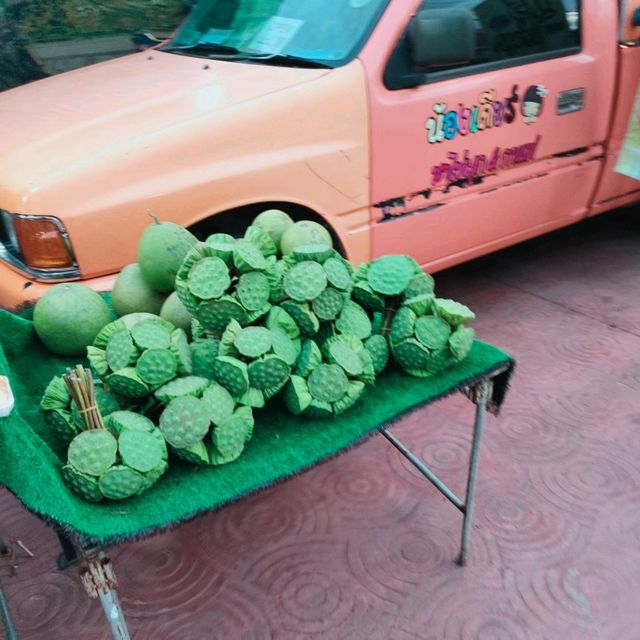 ตลาดโต้รุ่ง ถนนคนเดิน นครนายก